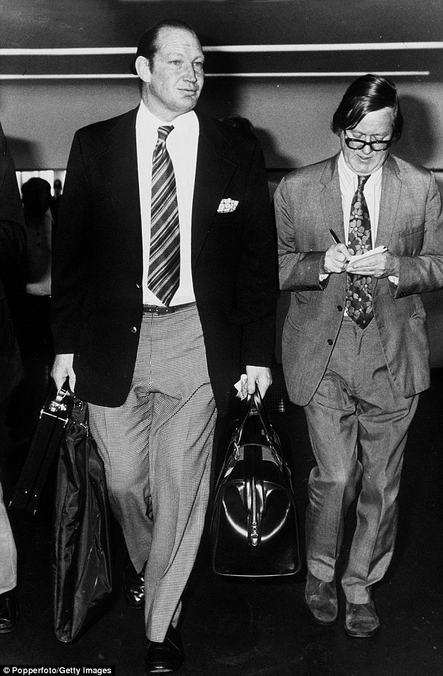 Kerry Packer in trademark flamboyant fashion.