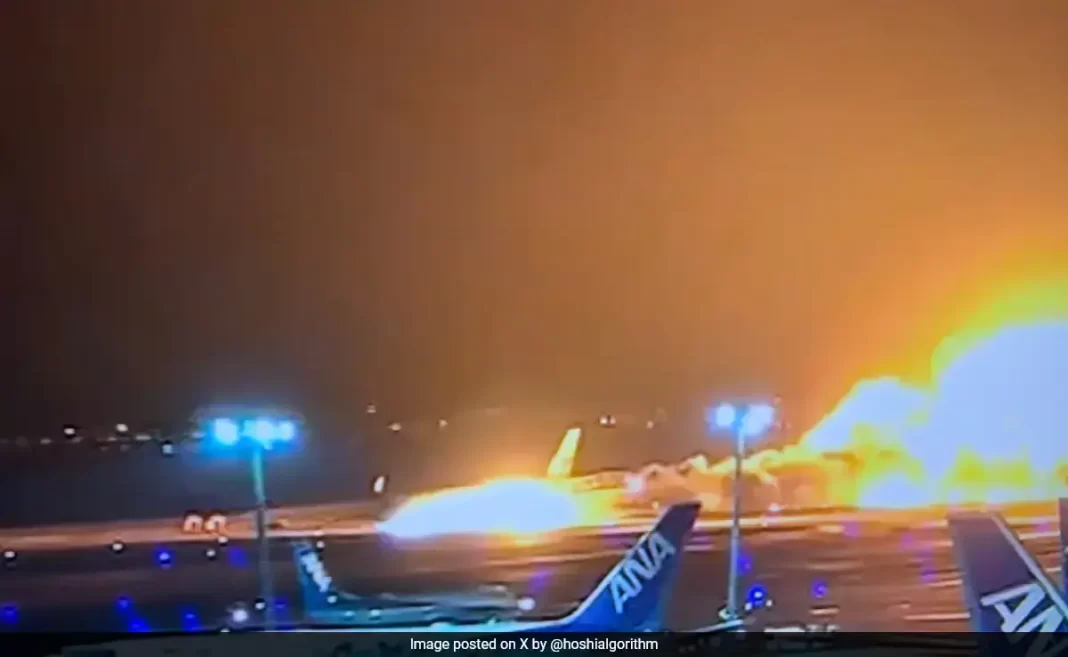 Fire at Tokyo 's Haneda airport :5 casualties reported